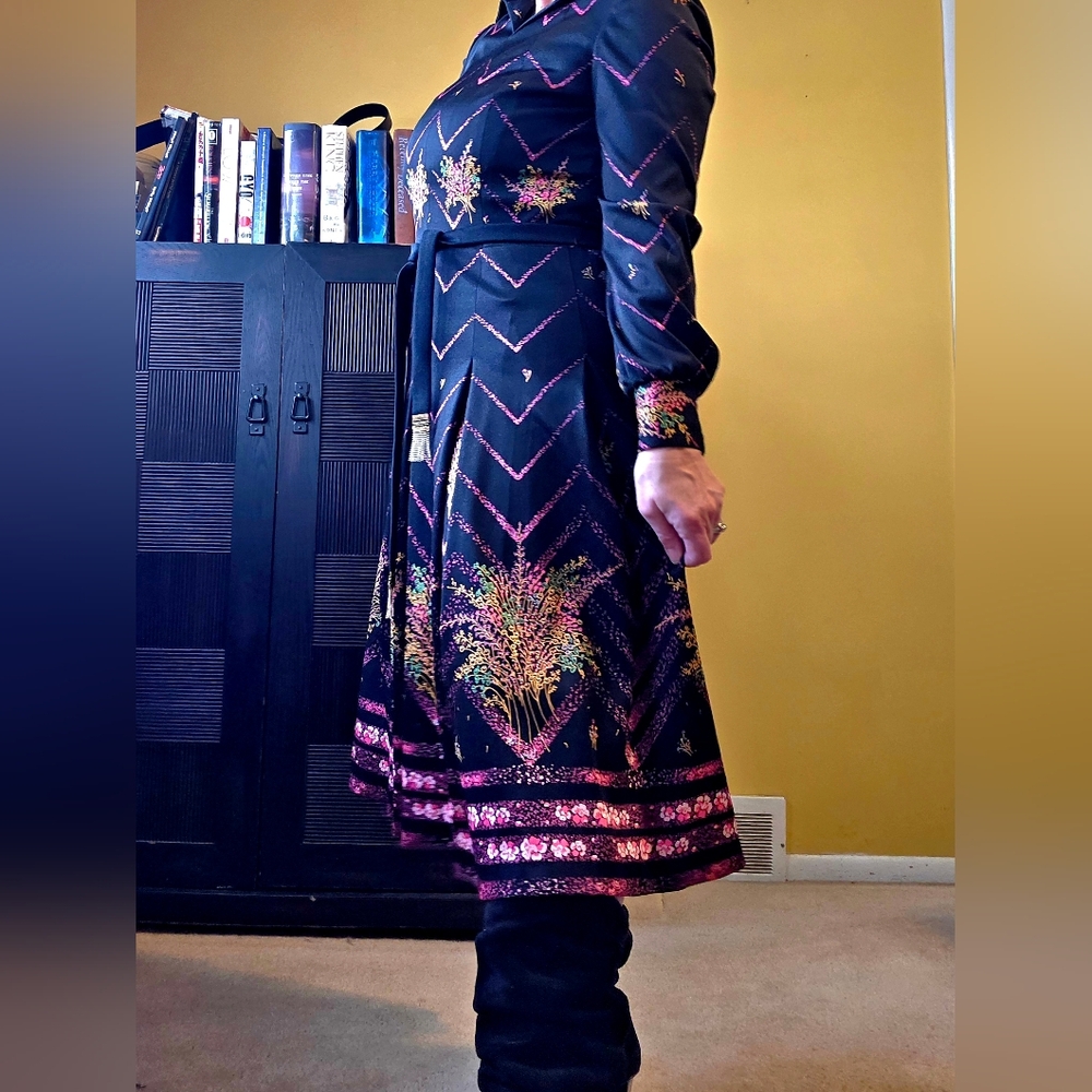 Vintage Floral Dress - Picture 10 of 16